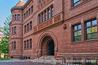 加拿大大學住宿每年花多少錢？