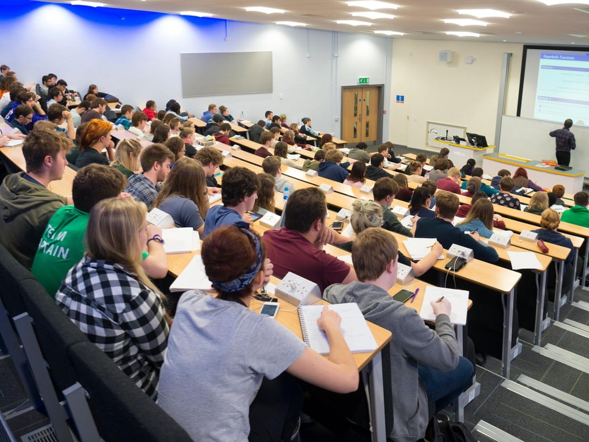 英國(guó)新生如何度過大學(xué)生活.jpg 英國(guó)新生如何度過大學(xué)生活.jpg