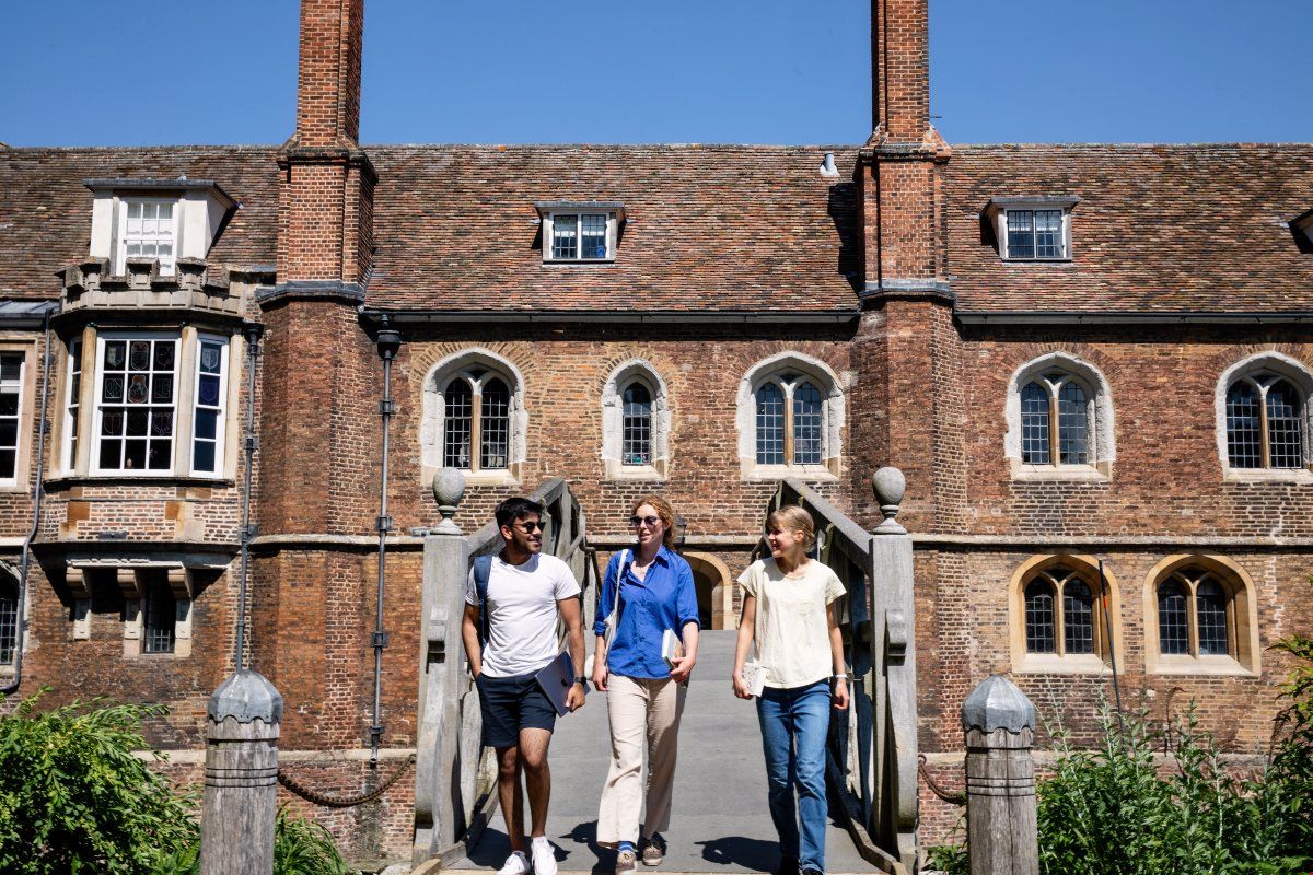 英國(guó)大學(xué)專排TOP1的高校.jpg 英國(guó)大學(xué)專排TOP1的高校.jpg